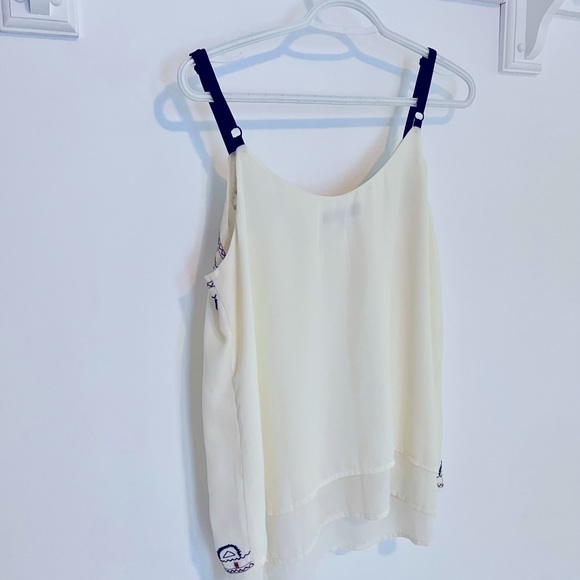 Embroidered flowy tank top - Picture 3 of 4